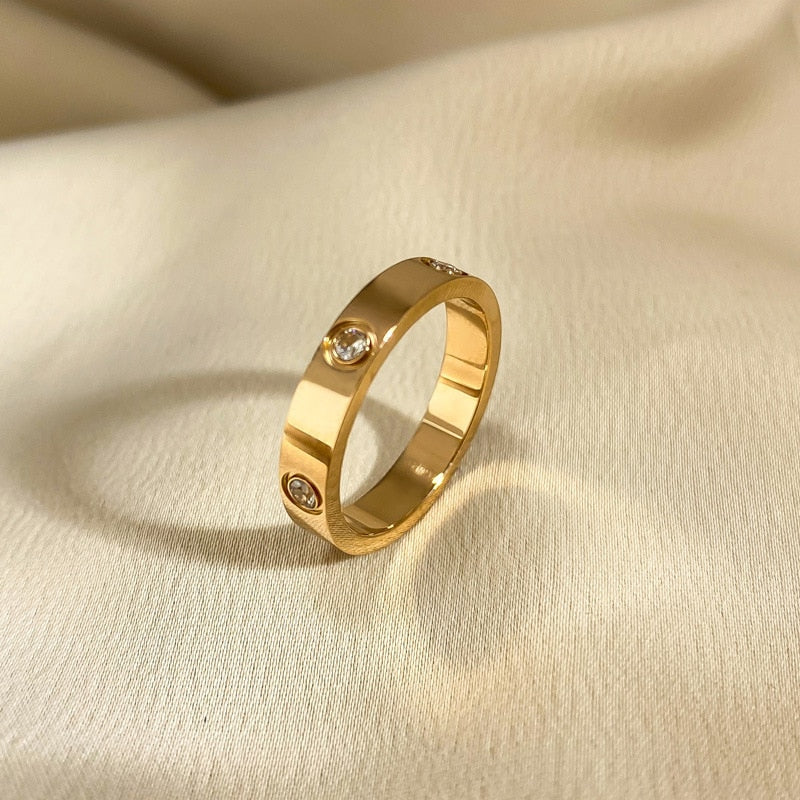 Trendy Rose Gold Ring in Small Shiny Zircon