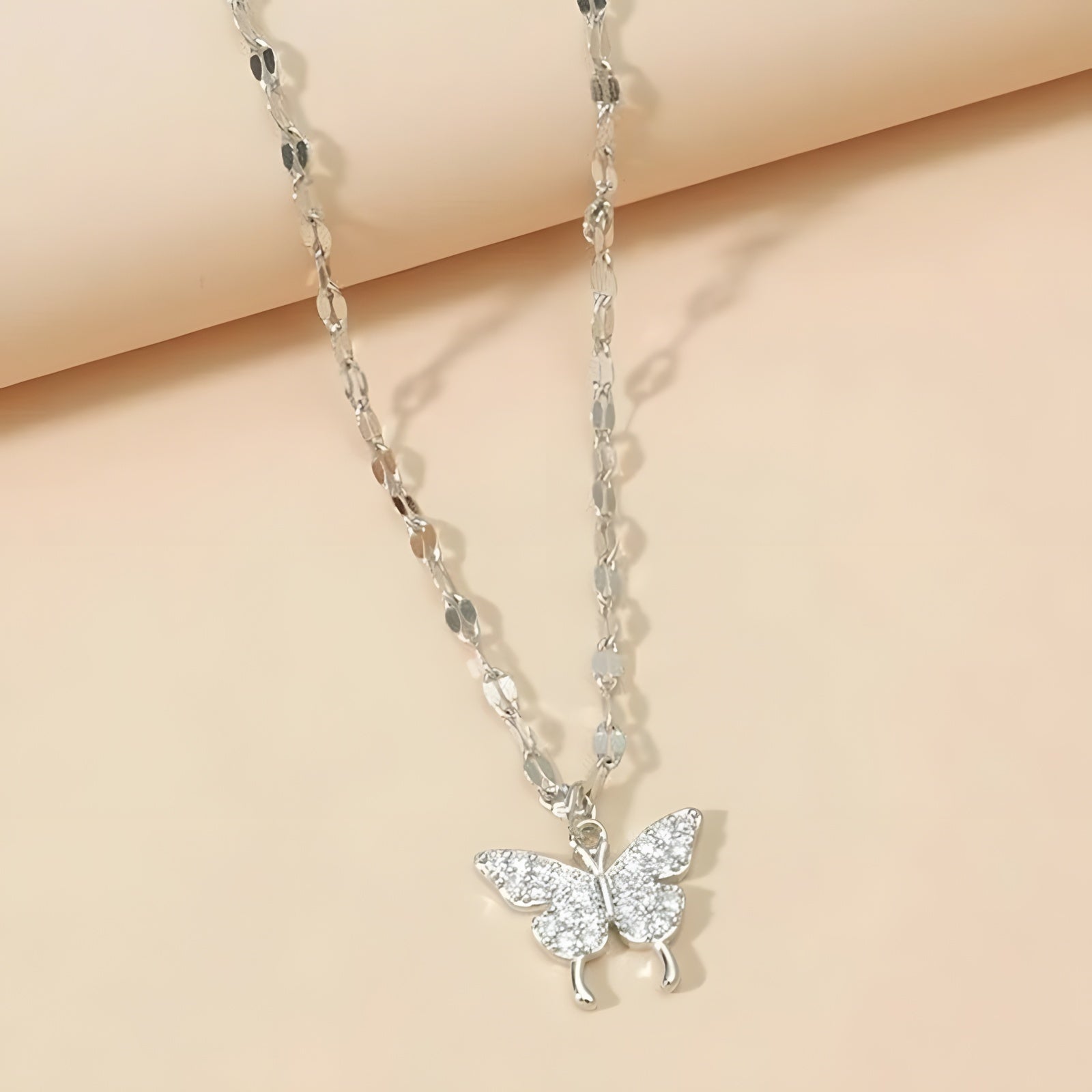 Shiny Butterfly Necklace Exquisite Golden Crystal Pendant Collar Chain Necklace