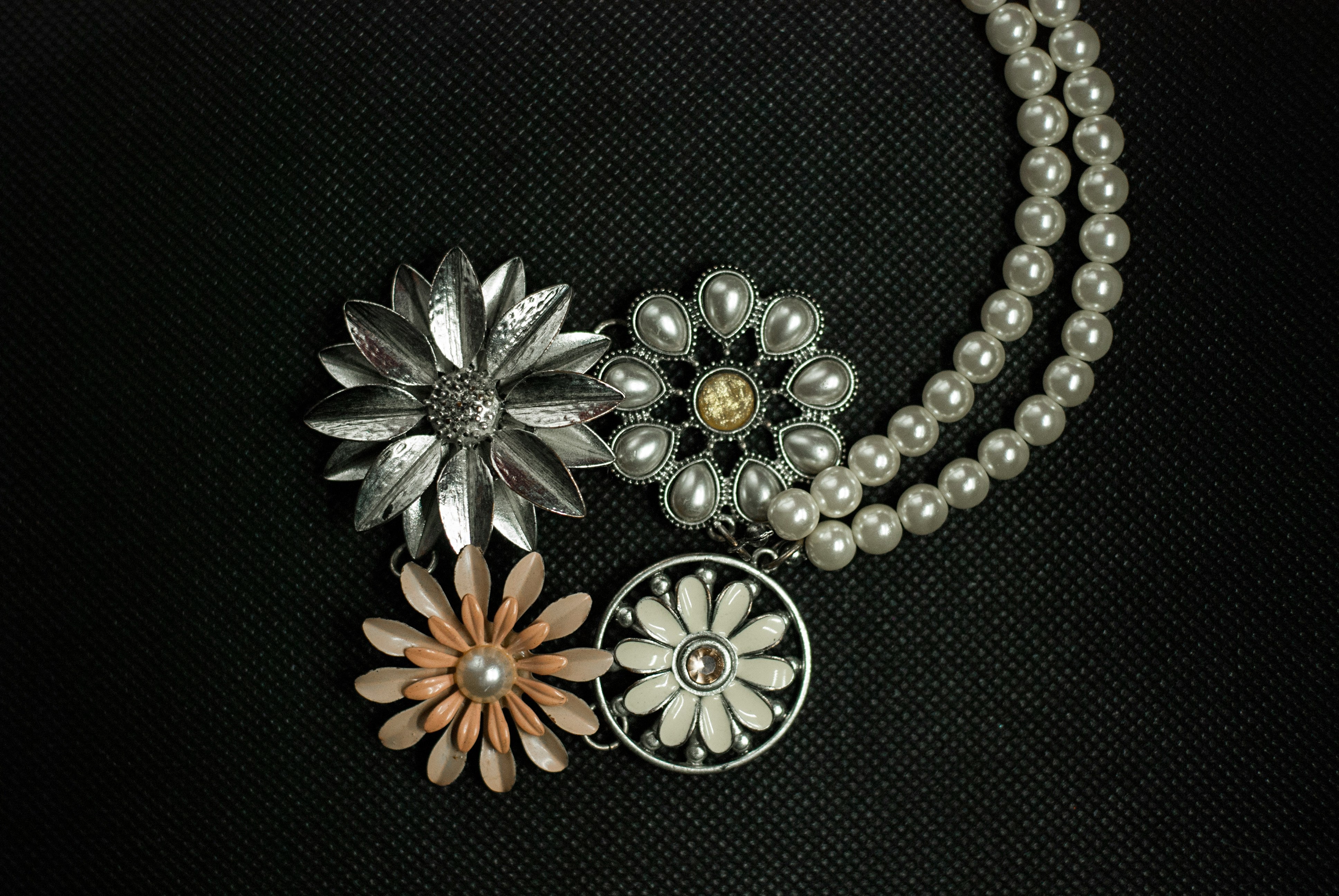 Cultural Symbols and Symbolic Meanings in Jewelry Design