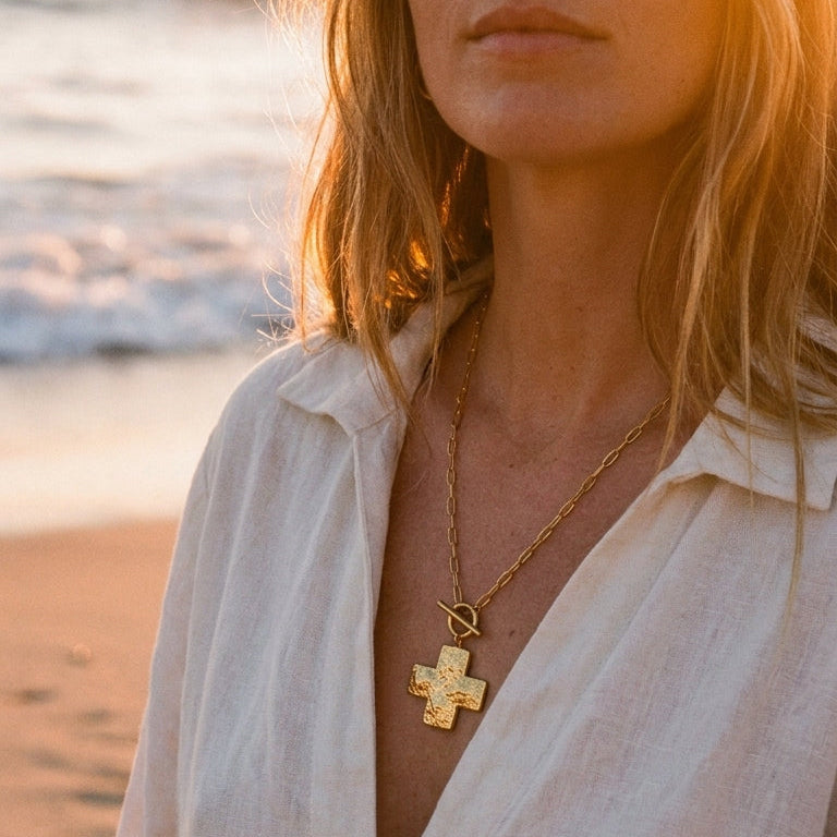 Hammered Cross Toggle Pendant Necklace - SEIYI