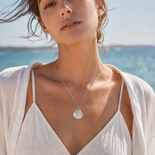 Textured Seashell Pendant Necklace - SEIYI